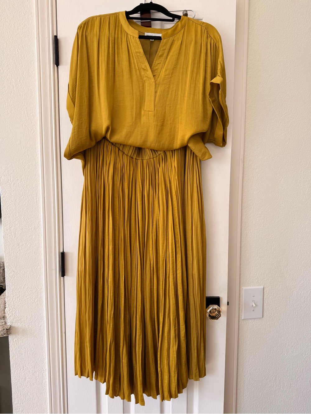 Gibson Latimer - yellow chartreuse set